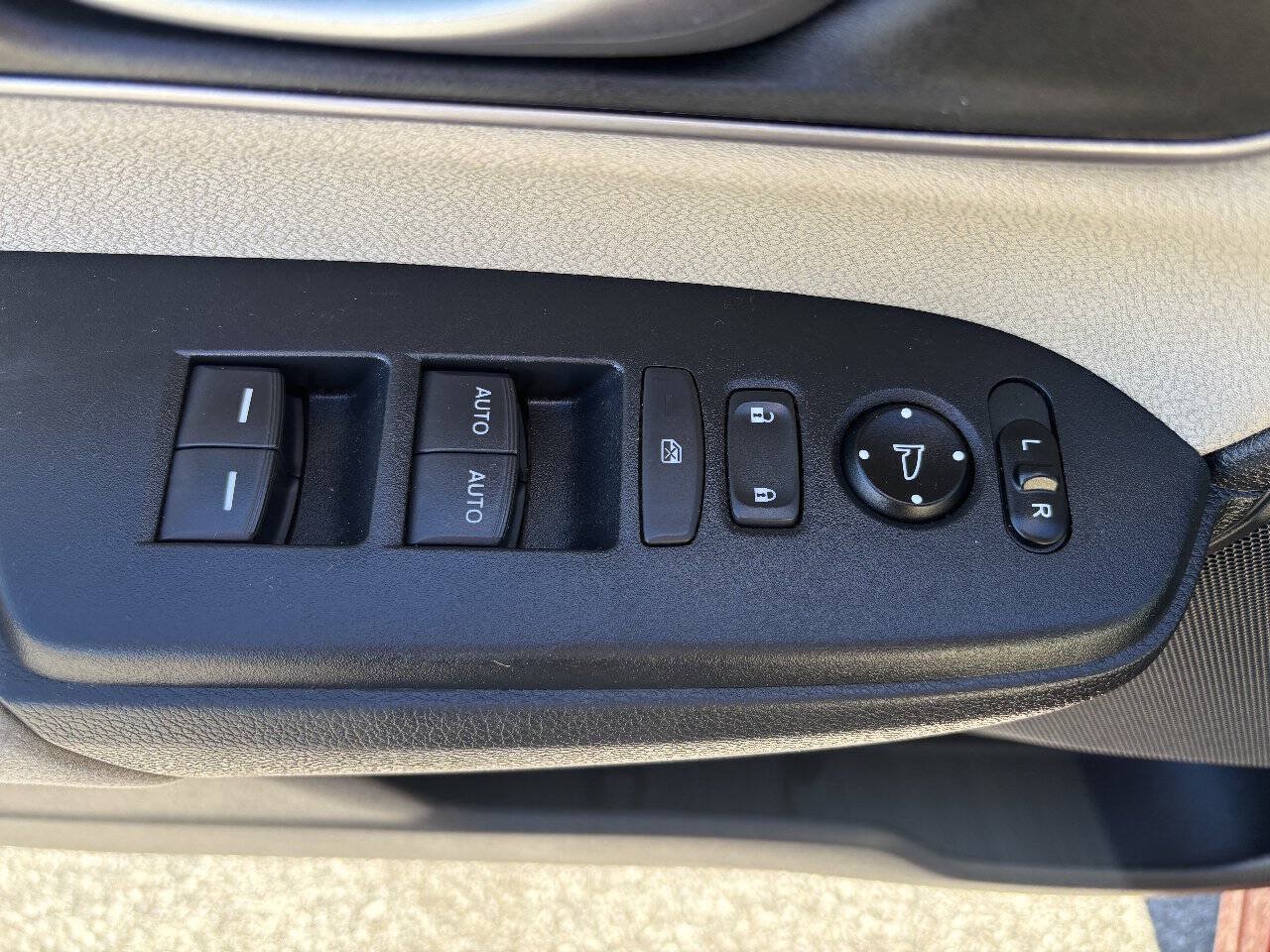Used 2017 Honda CR-V EX image 14