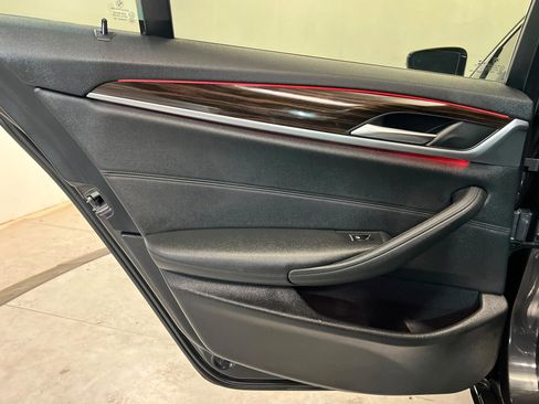 Used 2019 BMW 530i xDrive w/ Convenience Package image 18