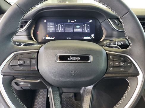 Used 2024 Jeep Grand Cherokee Laredo image 22