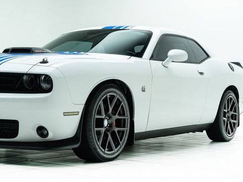 Used 2019 Dodge Challenger R/T Scat Pack w/ Shaker Package image 9