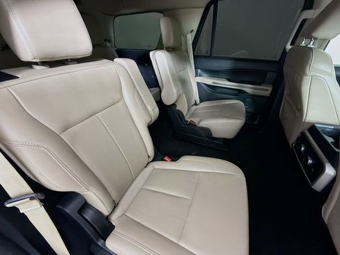 Used 2022 Ford Expedition XLT image 29