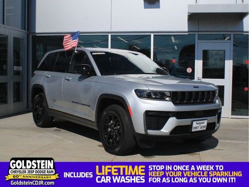 Used 2026 Jeep Grand Cherokee Altitude AWD/4WD image 1