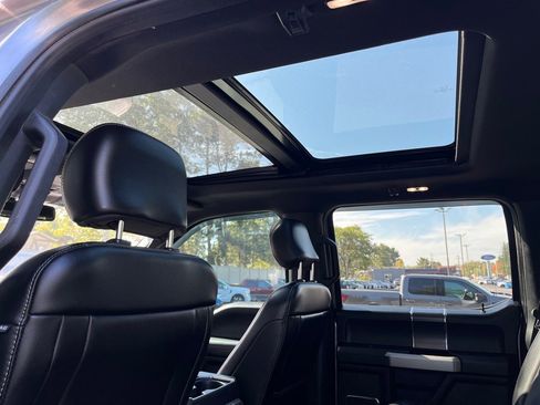 Used 2020 Ford F150 Lariat w/ Equipment Group 502A Luxury image 11