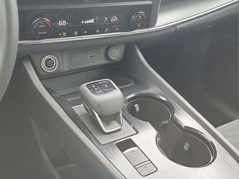 Used 2023 Nissan Rogue SV FWD image 18
