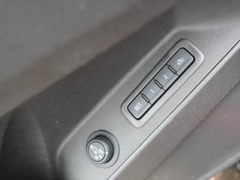 Used 2020 Chevrolet Equinox Premier image 25