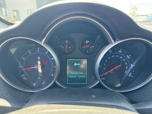 Used 2016 Chevrolet Cruze LT FWD image 12