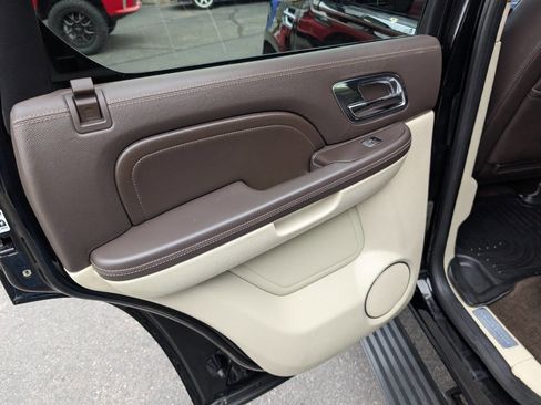 Used 2014 Cadillac Escalade Platinum image 37