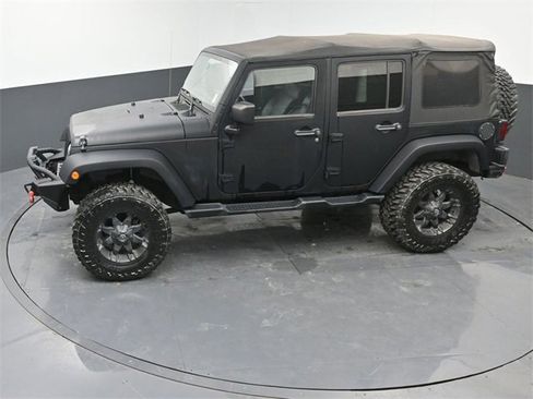 Used 2012 Jeep Wrangler Unlimited Sahara image 26