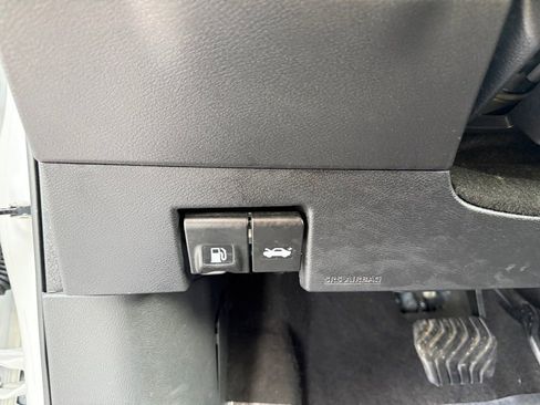 Used 2023 Nissan Kicks SV image 8