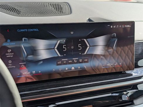 New 2026 BMW X7 M60i image 27