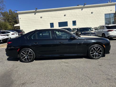 Used 2023 BMW 760i xDrive w/ Executive Package image 2