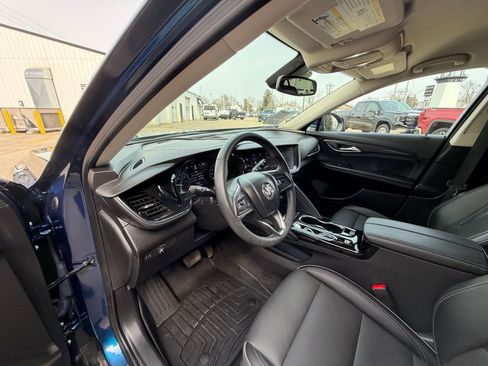 Used 2023 Buick Envision Essence image 10