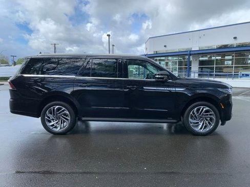 New 2026 Lincoln Navigator L Premier AWD/4WD image 10