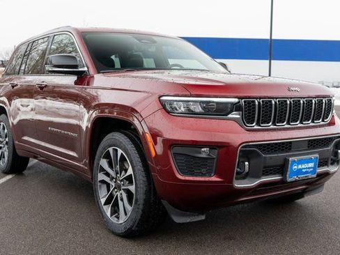 Used 2023 Jeep Grand Cherokee Overland w/ Luxury Tech Group IV AWD/4WD image 4