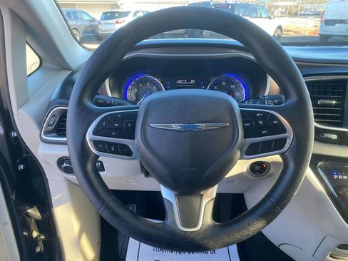 Used 2020 Chrysler Voyager LX image 15