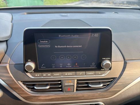 Used 2025 Nissan Altima 2.5 SV FWD image 20