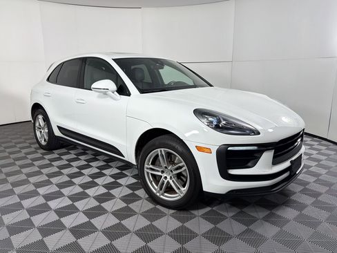 Certified 2022 Porsche Macan AWD/4WD image 7
