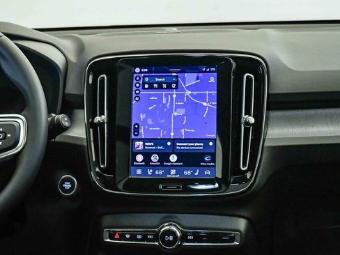 Certified 2026 Volvo XC40 B5 Ultra w/ Climate Package AWD/4WD image 14