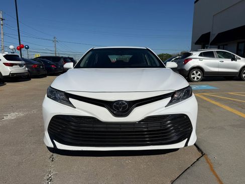 Used 2018 Toyota Camry LE image 4