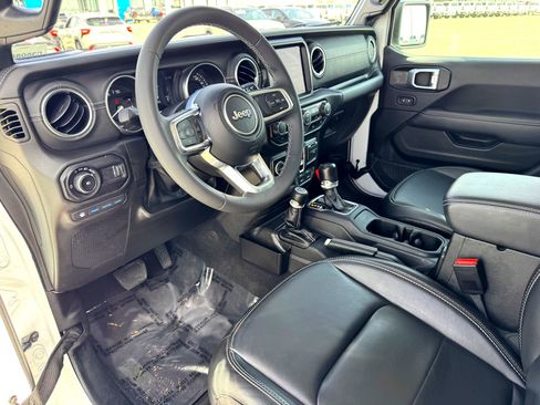 Used 2023 Jeep Wrangler Unlimited Sahara image 13