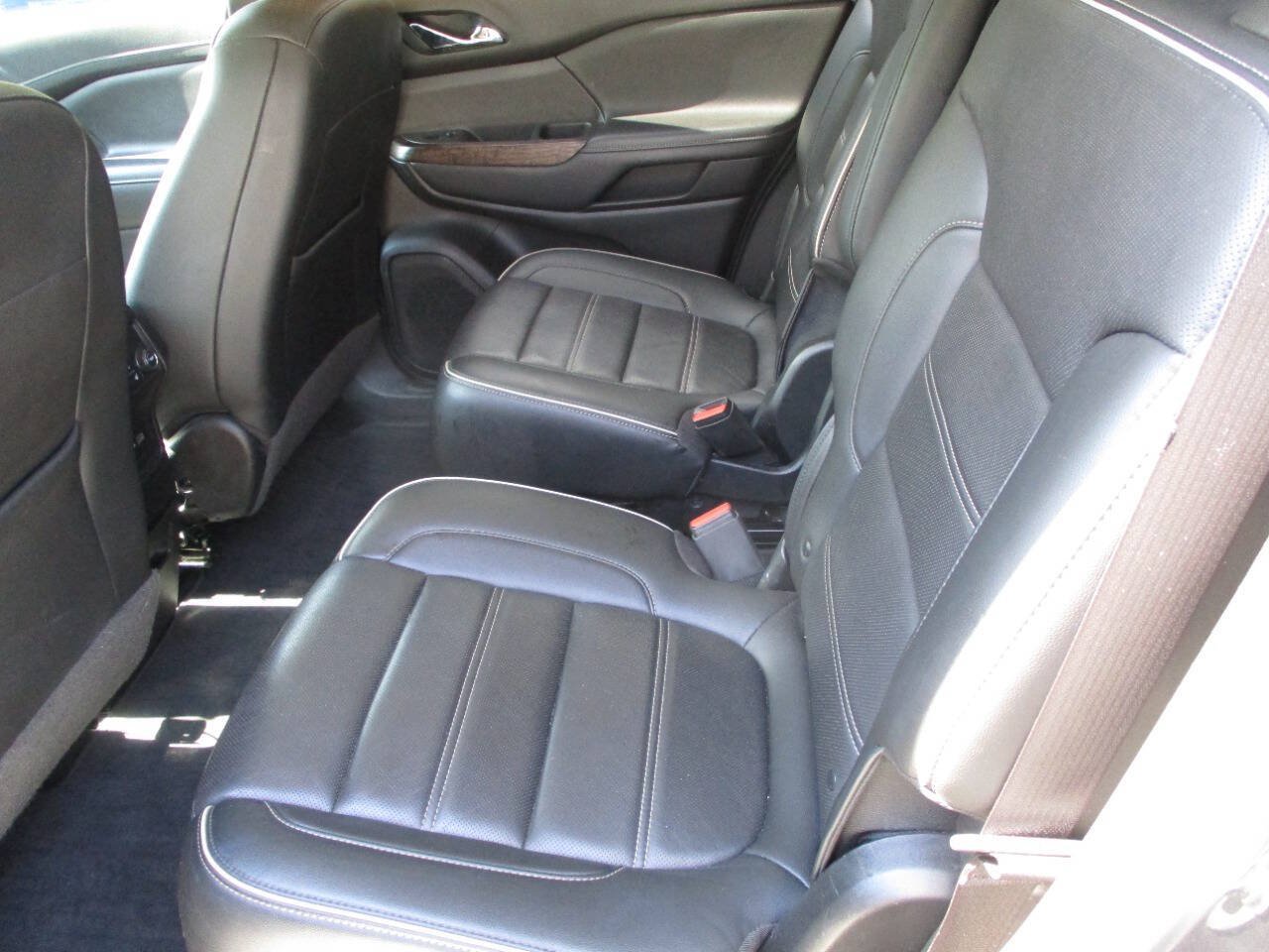 Used 2021 GMC Acadia Denali w/ Denali Ultimate Package AWD/4WD image 16