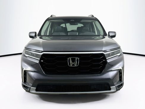 Used 2023 Honda Pilot Touring image 2