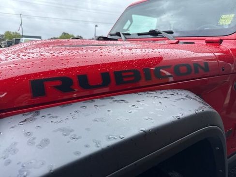 Used 2023 Jeep Gladiator Rubicon w/ Cold Weather Group image 5