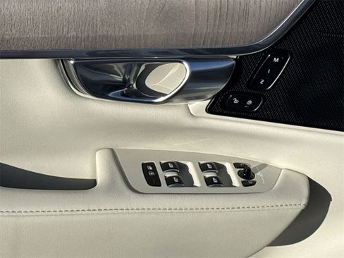 Used 2023 Volvo S90 B6 Ultimate image 15