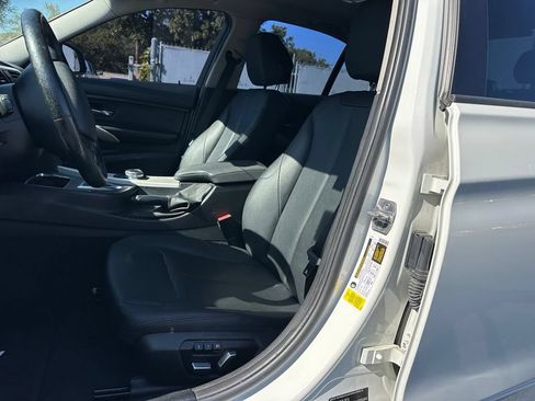 Used 2016 BMW 320i Sedan RWD image 10