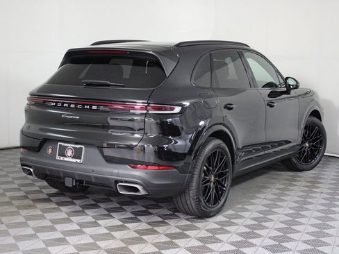 Used 2025 Porsche Cayenne image 7