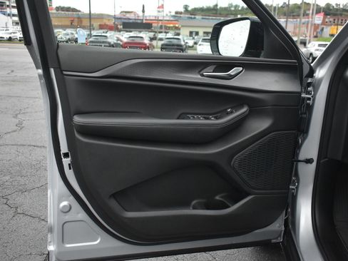 New 2026 Jeep Grand Cherokee Altitude image 12