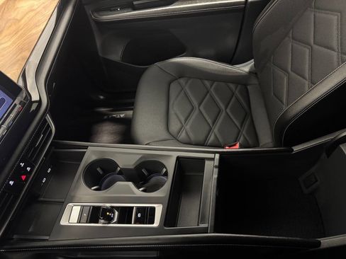 Used 2024 Volkswagen Atlas SE image 50