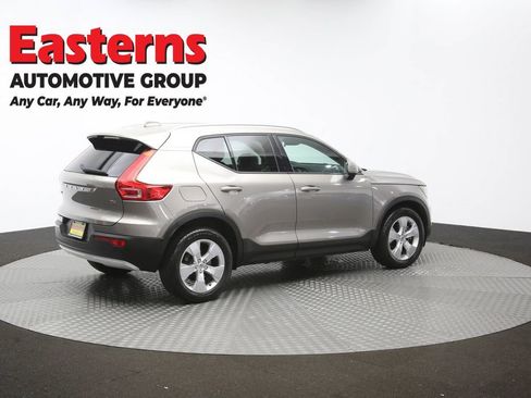 Used 2022 Volvo XC40 T4 Momentum FWD image 43