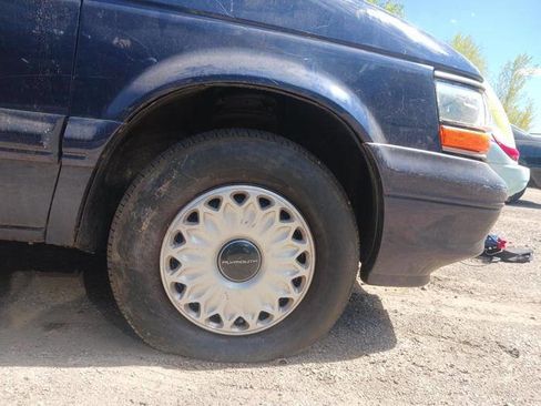 Used 1995 Plymouth Voyager FWD image 14