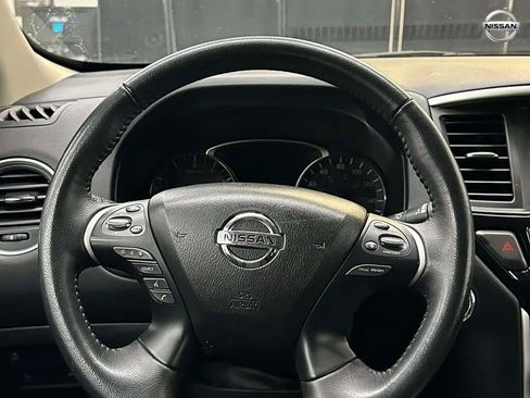 Used 2020 Nissan Pathfinder SV image 18