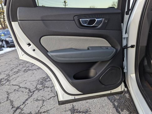 Used 2022 Volvo XC60 B5 R-Design w/ Advanced Package image 39