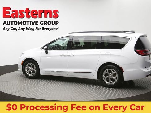 Used 2023 Chrysler Pacifica Limited FWD image 65