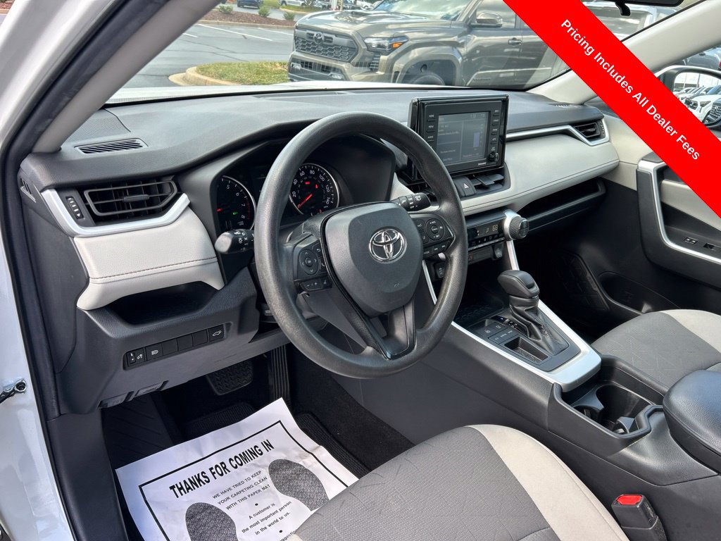 Used 2021 Toyota RAV4 XLE w/ Convenience Package FWD image 3