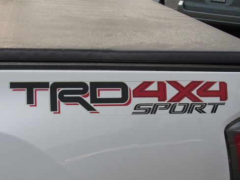 Certified 2020 Toyota Tacoma TRD Sport w/ TRD Premium Sport Package AWD/4WD image 9