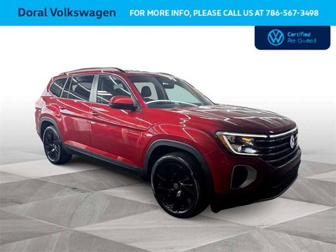 Certified 2025 Volkswagen Atlas SE w/ Black Wheel Package image 2