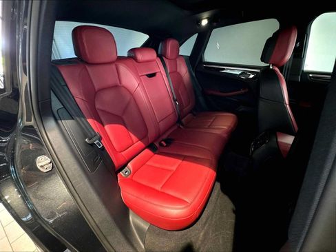 Used 2023 Porsche Macan AWD/4WD image 32