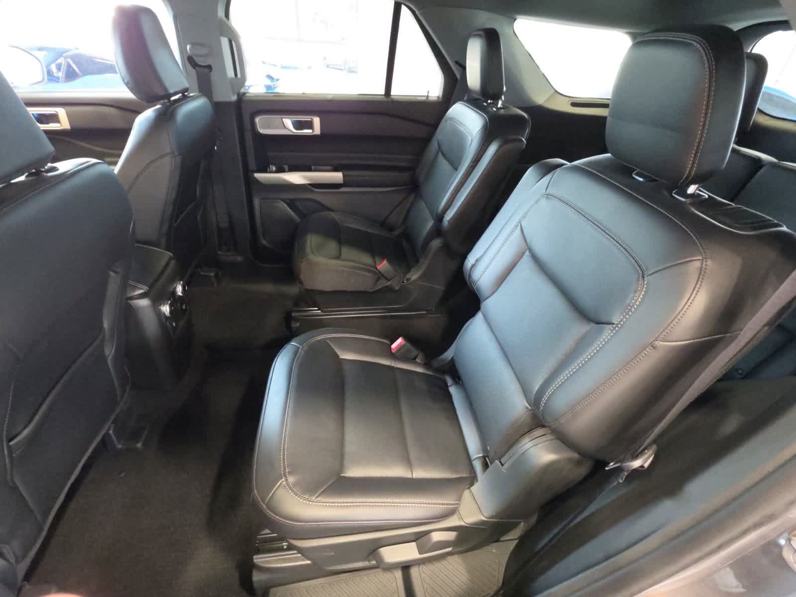 Used 2024 Ford Explorer Limited w/ Equipment Group 301A AWD/4WD image 33