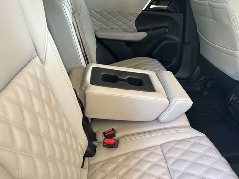 New 2025 Mitsubishi Outlander SEL image 31