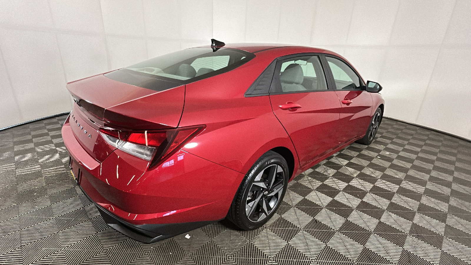Used 2023 Hyundai Elantra SEL w/ Convenience Package FWD image 3