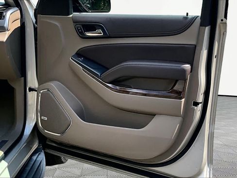 Used 2017 Chevrolet Suburban LT RWD image 23