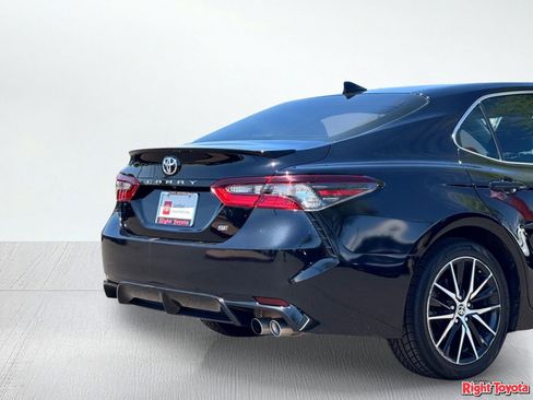 Used 2023 Toyota Camry SE FWD image 10