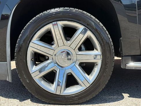 Used 2019 Cadillac Escalade ESV Luxury RWD image 25