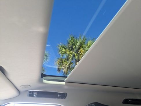 New 2026 Land Rover Range Rover Long Wheelbase SE image 27