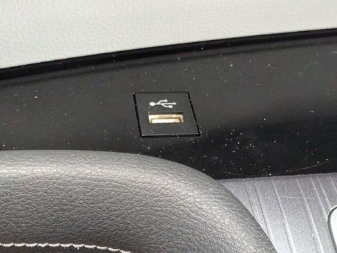 Certified 2025 Toyota Sienna LE FWD image 21