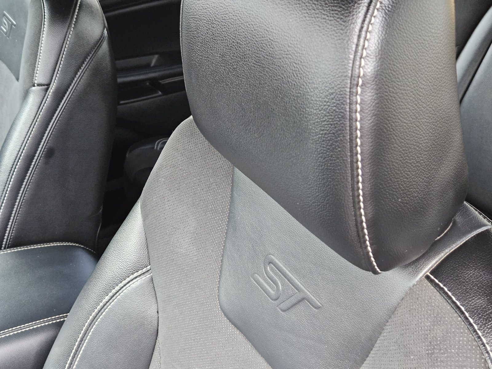 Used 2023 Ford Edge ST AWD/4WD image 17